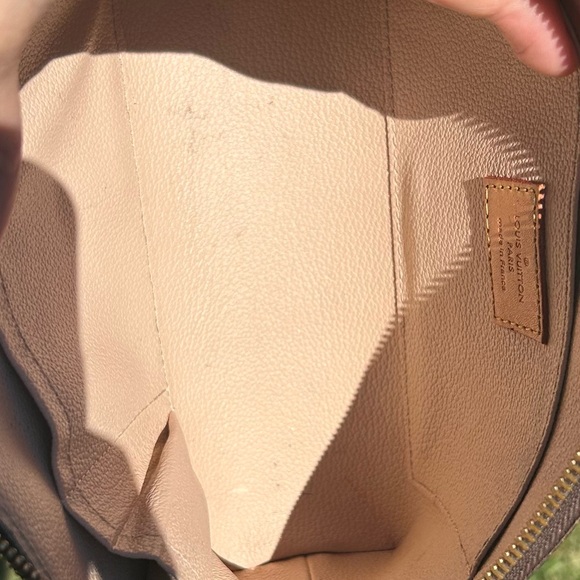 Louis Vuitton Monogram Cosmetic Bag - Picture 3 of 11